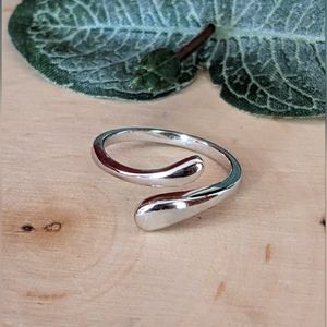915 Sterling Silver Ring Tear Drop Size 6 Women's Jewelry